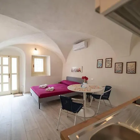 Lavinia - Romantic & New! Marone