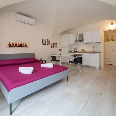 Lavinia - Romantic & New! * Marone